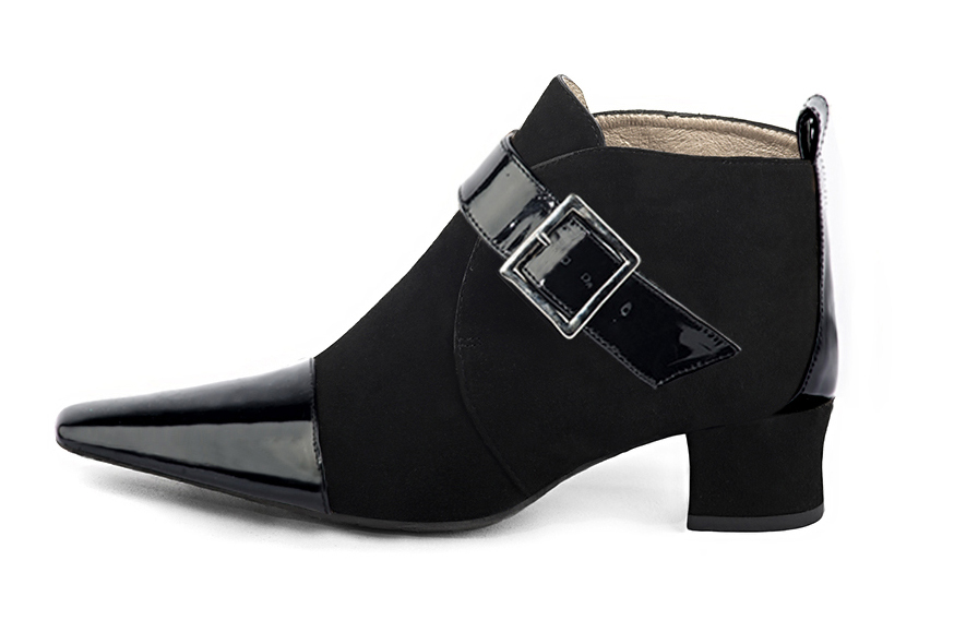 Gloss black women's ankle boots with buckles at the front. Tapered toe. Low kitten heels. Profile view - Florence KOOIJMAN